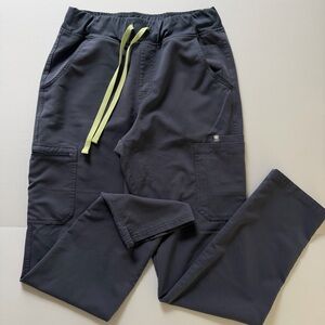 FIGS Men’s Cairo Cargo Scrub Pants in Space Navy Size Medium Tall, Limited Color